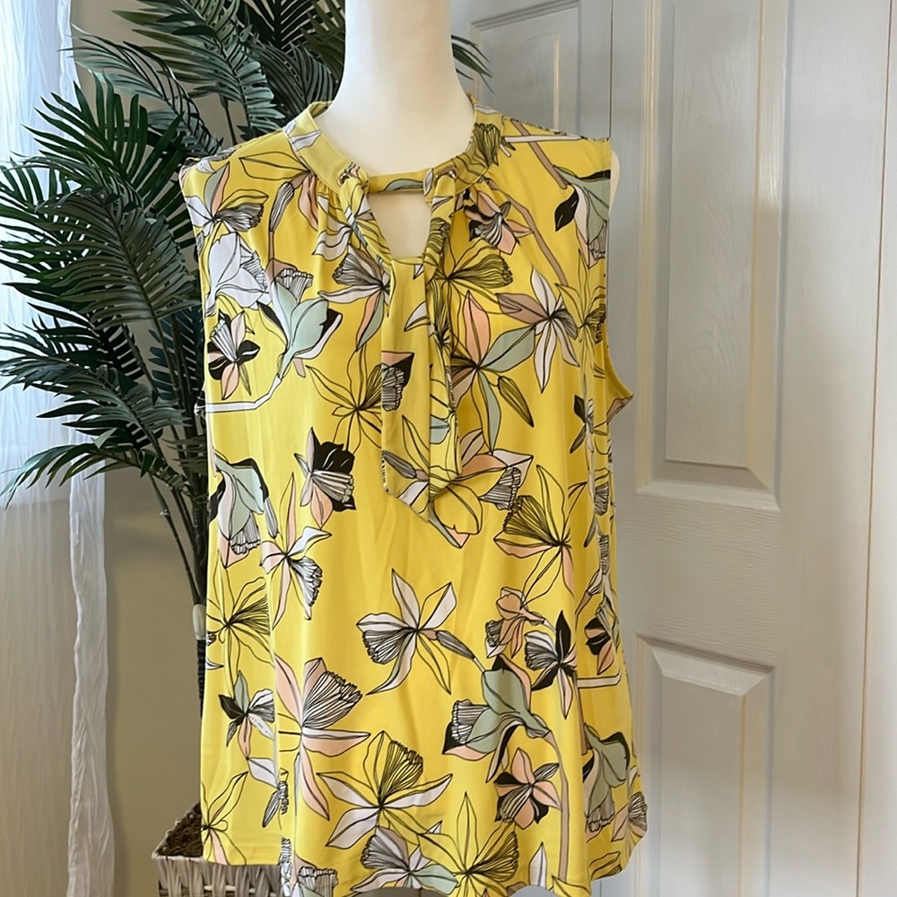 Liz Claiborne, sleeveless blouse, size XL, yellow with brown and pink pattern